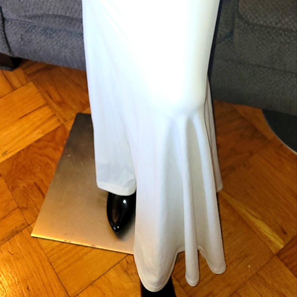 🔥White Halter Style Rhinestone Gown! - Picture 5 of 9